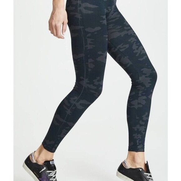 Spanx Women's M Medium Look at Me Now Seamless Leggings Green Camo FL3515 - Picture 1 of 5